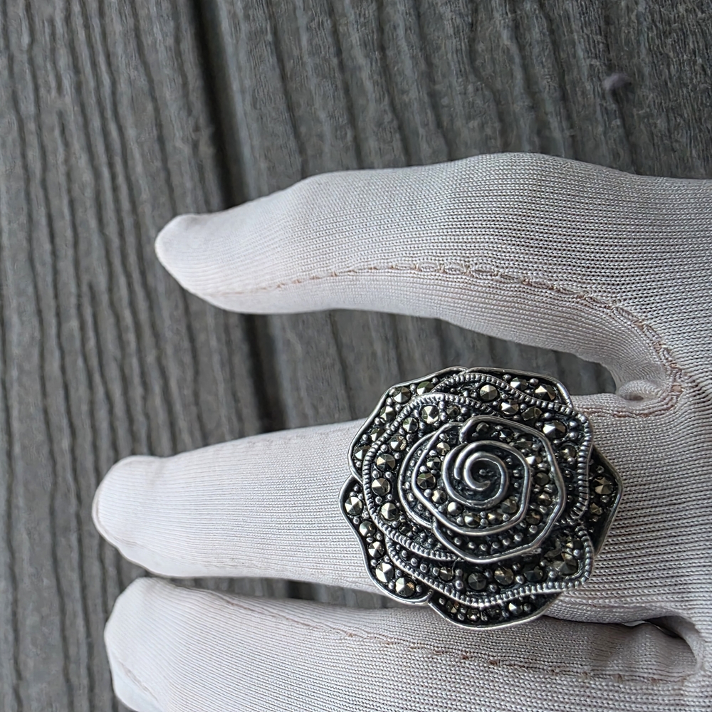 Elegant Silver Rose Ring